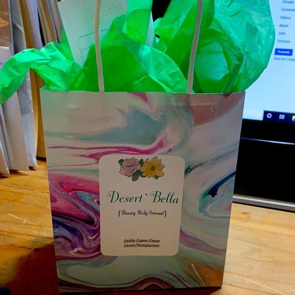 Meet your Posher, Deborah - Picture 3 of 3